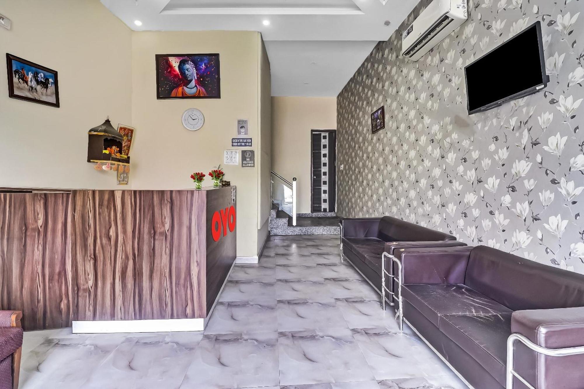 Hotel O Prince Home Stay Near Ambience Mall Neu-Delhi Exterior foto