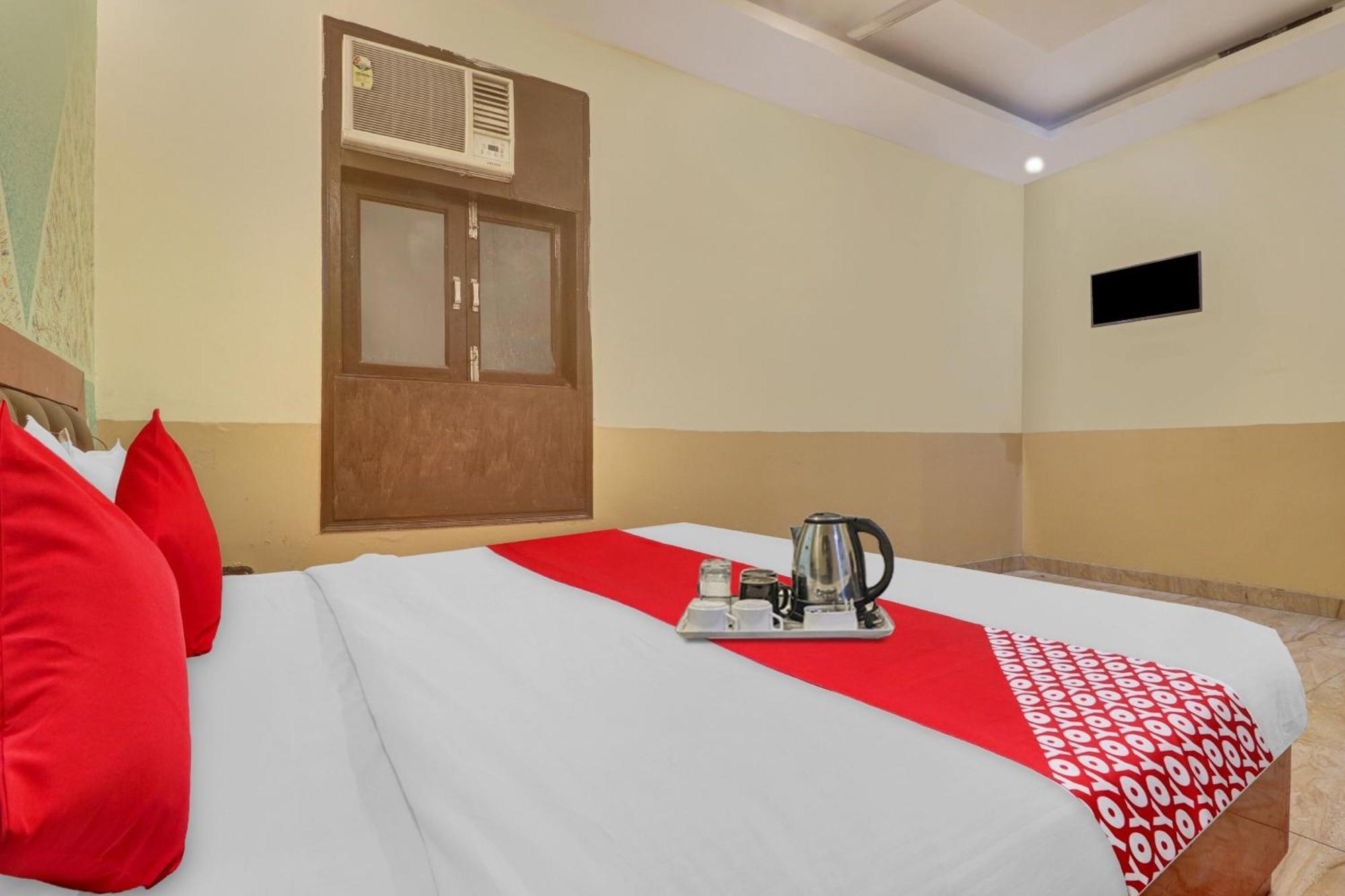 Hotel O Prince Home Stay Near Ambience Mall Neu-Delhi Exterior foto