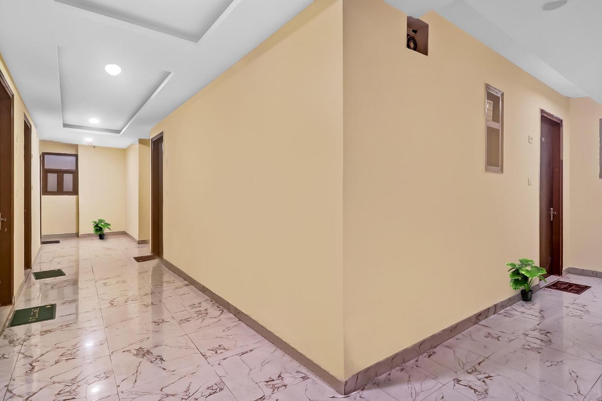 Hotel O Prince Home Stay Near Ambience Mall Neu-Delhi Exterior foto