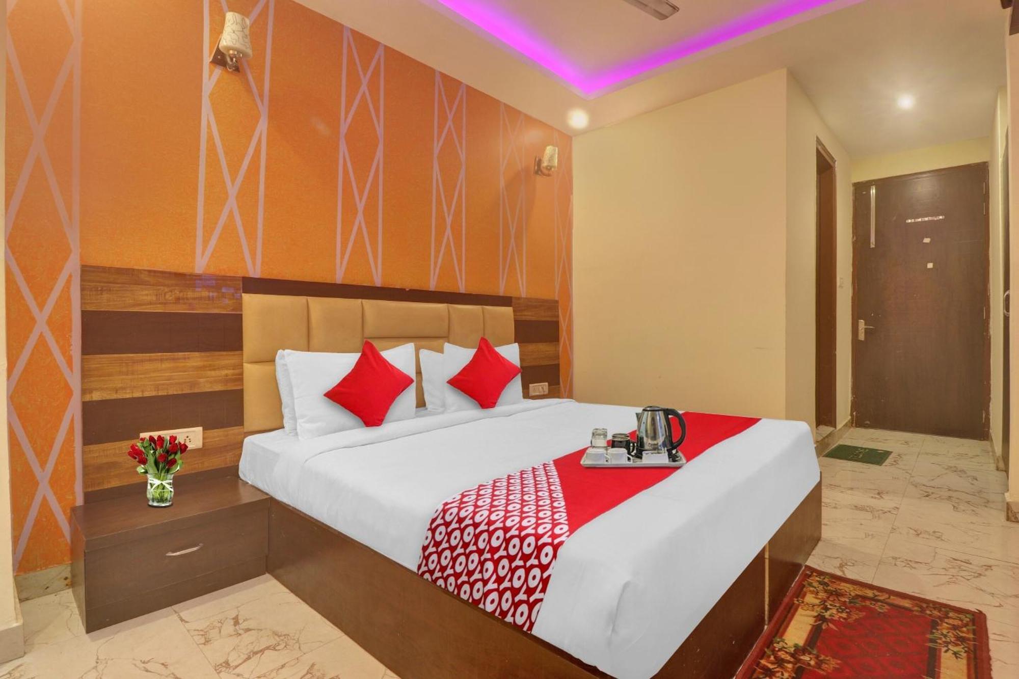 Hotel O Prince Home Stay Near Ambience Mall Neu-Delhi Exterior foto